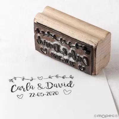Carimbo personalizado de madeira e borracha com design floral e texto Carla & David 22-05-2020