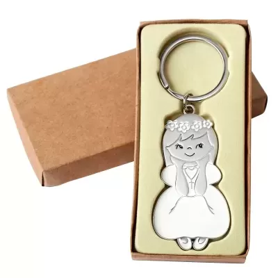 Chaveiro metálico em forma de menina numa caixa