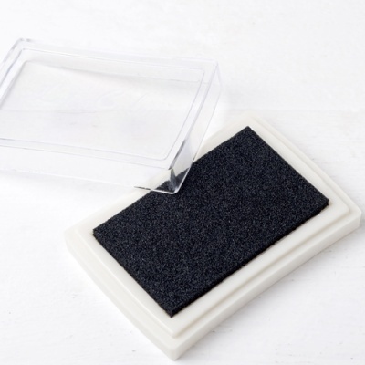 Carimbo de tinta branco com almofada preta e tampa transparente