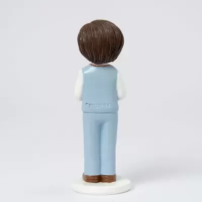 Figura de porcelana de criança de costas com roupa azul e branca