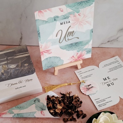 Conjunto de convites e menus decorativos florais para evento