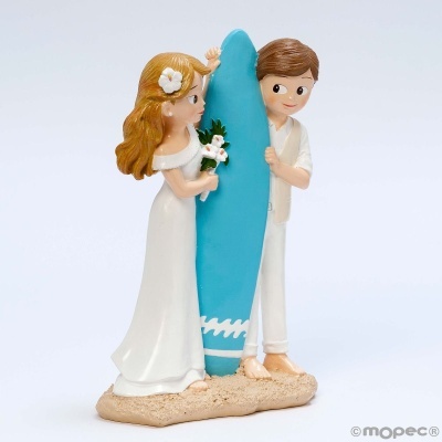 Figura decorativa de casal a segurar prancha de surf azul