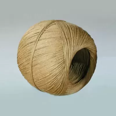 Rolo de corda bege enrolado em formato esférico