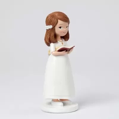 Estátua decorativa de menina com vestido branco segurando livro