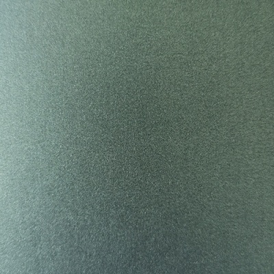 Superfície texturizada cinza metálica uniforme.