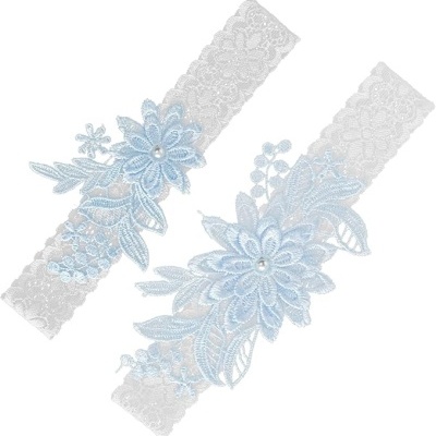 Ligas de renda branca com renda floral azul claro e pérolas no centro da flor
