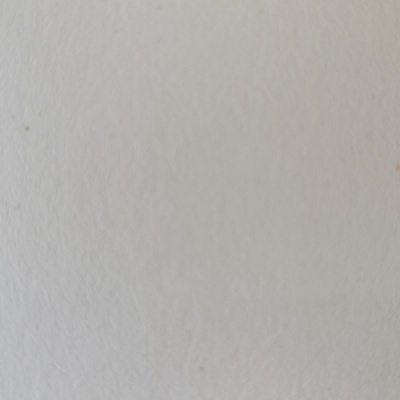 Parede branca lisa com textura leve