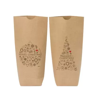 Duas embalagens de papel castanho com design de Natal e texto MERRY CHRISTMAS