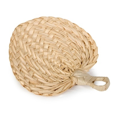 Abanador de palha trançada com argola para pendurar