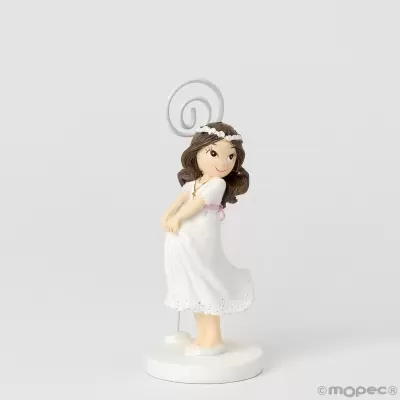 Figura decorativa de menina em vestido branco com coroa de flores