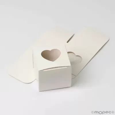 Caixa de cartão branca com recorte de coração