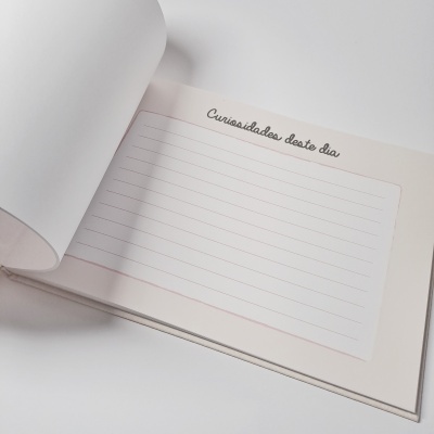 Livro aberto com página para anotação de curiosidades do dia