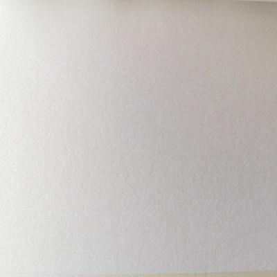 superfície branca lisa com textura granulada