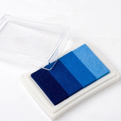Tinta para carimbo em tons de azul com tampa transparente