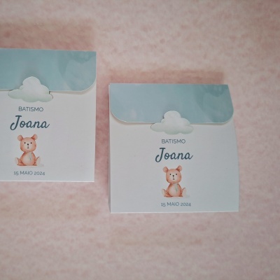 Caixas para batismo com ilustração de ursinho e texto