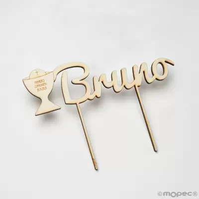 Topo de bolo em madeira com nome 'Bruno' e cálice 'PRIMEIRA COMUNHÃO BRUNO'