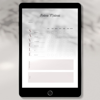 Tablet preto com plano de poupança matinal digital