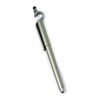 Caneta prateada com clip e ponta touchscreen preta sobre fundo branco