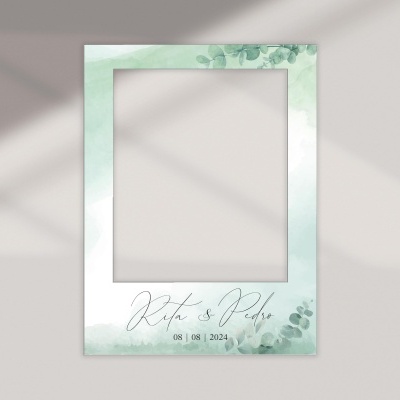 Moldura decorativa verde azulado para fotografia com texto de nomes e data