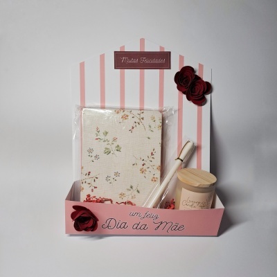 Conjunto de presente Dia da Mãe com agenda floral, caneta, frasco com tampa de madeira e decoração em caixa rosa