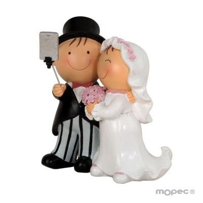 Figuras de noivos a tirar selfie, noivo com fato preto e noiva com vestido branco