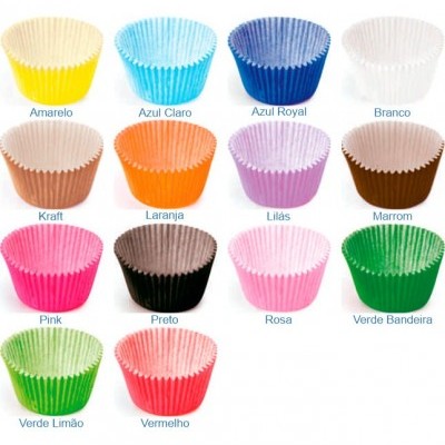 Forminhas de papel coloridas para cupcakes em várias cores com nomes das cores embaixo.