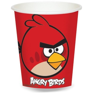 Copo vermelho de papel com imagem do Angry Birds e texto