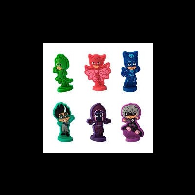 Seis figuras pequenas de personagens de desenho animado coloridas em várias cores sobre fundo branco