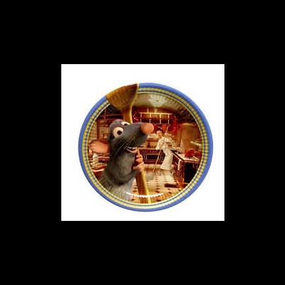 Placa redonda decorativa com personagem animado de rato numa cozinha profissional