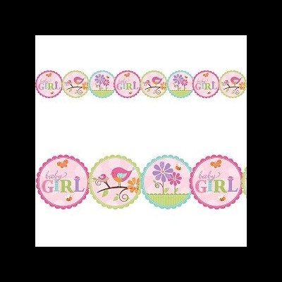 Decoração de festa com círculos coloridos, texto baby GIRL, flores e pássaros