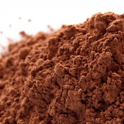 Montão de pó castanho com textura granulada