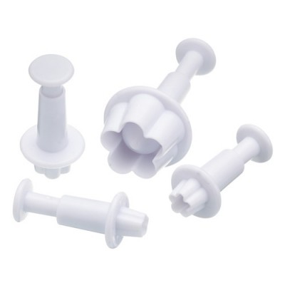 Conjunto de quatro cortadores de massa em plástico branco com diferentes formas.