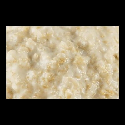 Close-up de papa de aveia cremosa bege clara
