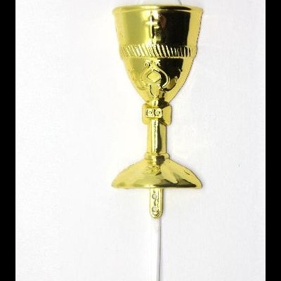 Vela dourada em forma de cálice com base
