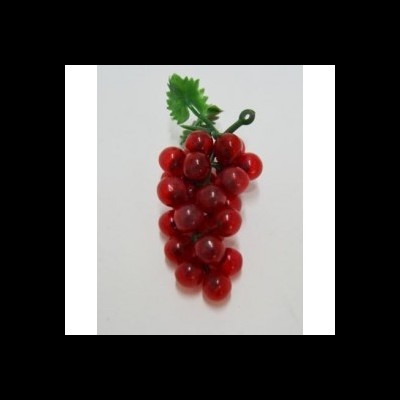 Cacho de uvas artificiais vermelhas com folha verde