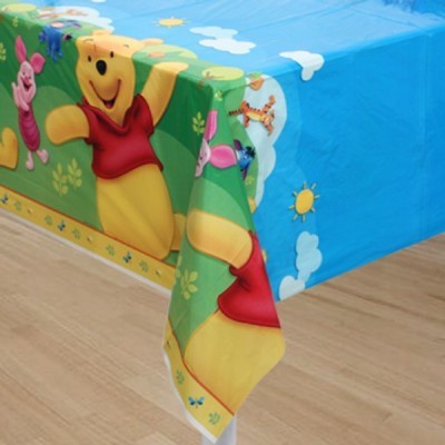 Toalha de mesa infantil colorida com personagens de Winnie the Pooh