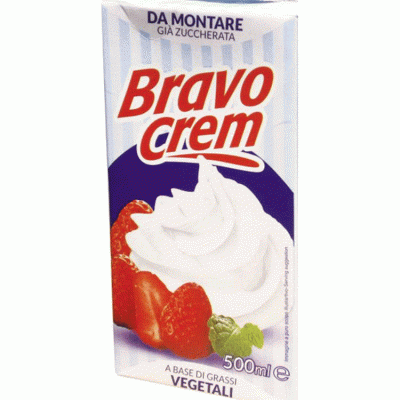 Embalagem de cartão de nata vegetal Bravo Crem 500ml com imagem de chantilly e morangos