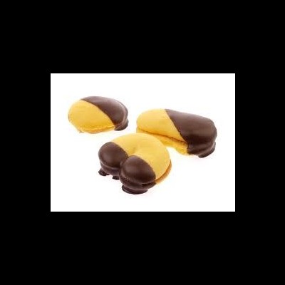 Biscoitos com chocolate escuro parcialmente cobrindo