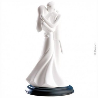 Escultura de casal a abraçarem-se em cerâmica branca com base preta