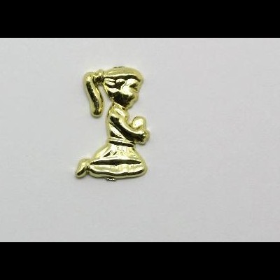 Pin dourado de menina a rezar ajoelhada