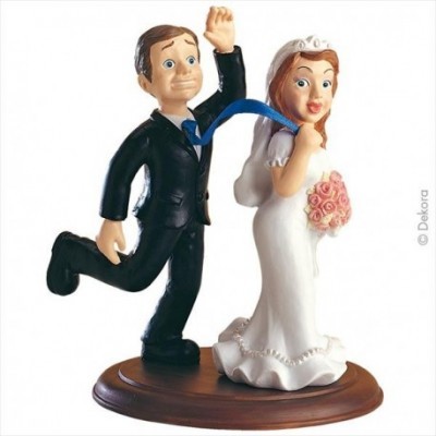 Figura decorativa de noivos para bolo de casamento, noivo e noiva em resina, base castanha