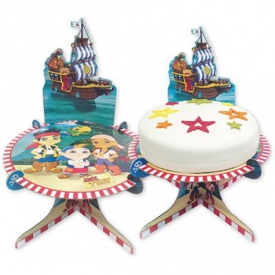 Bases de bolo de cartão coloridas com tema de piratas e bolo decorado com estrelas coloridas