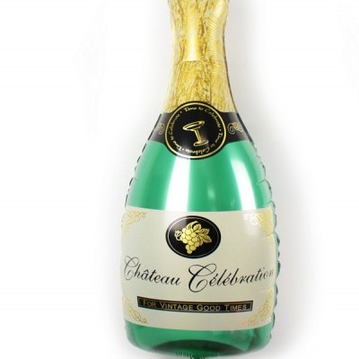 Balão verde em forma de garrafa de champanhe com etiqueta branca e detalhes dourados