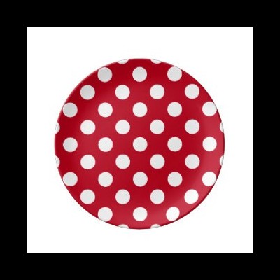 Prato vermelho com bolinhas brancas