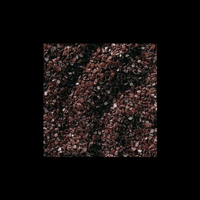 Pedaços pequenos e irregulares de chocolate preto