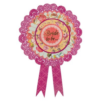 Distintivo rosa de papel com texto Bride to be... e padrão floral