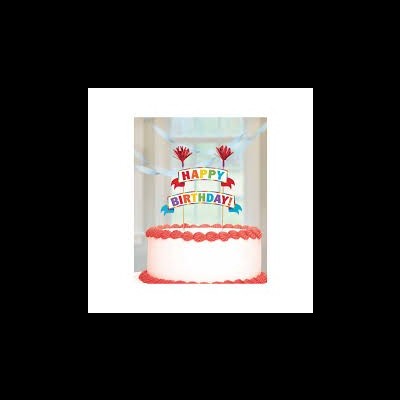 bolo de aniversário branco com decoração rosa e sinal colorido HAPPY BIRTHDAY