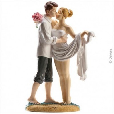 Figura decorativa de casal em miniatura em pose romântica