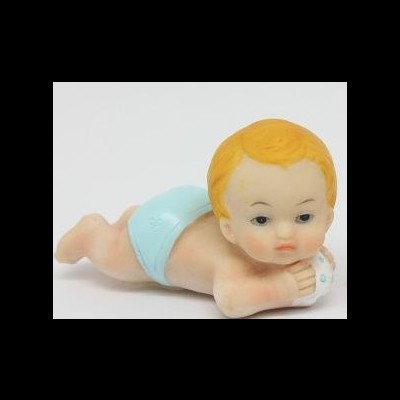 Figura de bebé a rastejar com fralda azul clara e cabelo loiro