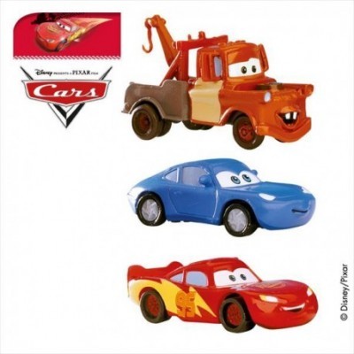 Três carrinhos de brinquedo do filme Cars da Disney Pixar